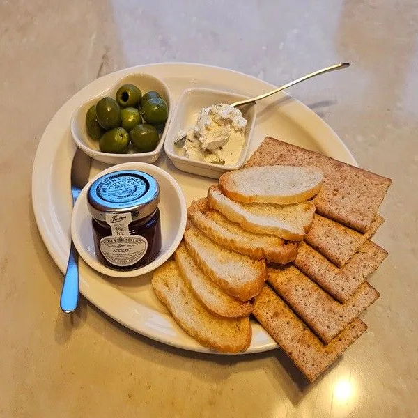 올리브크림치즈크래커